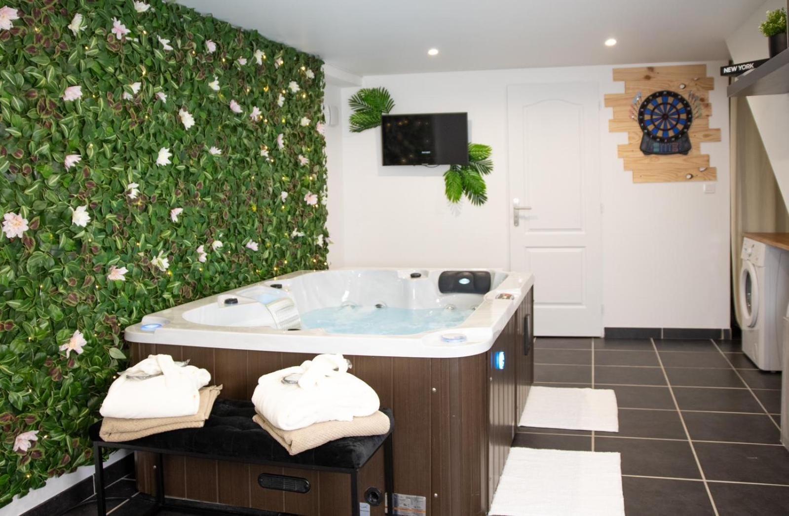 Muraille Du Chateau Avec Jacuzzi 内穆尔 外观 照片